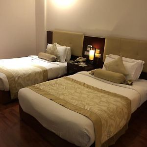 Standard Queen Room